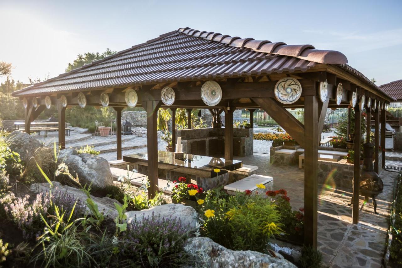 Country Spa Retreat Sznagov Kültér fotó Pergola