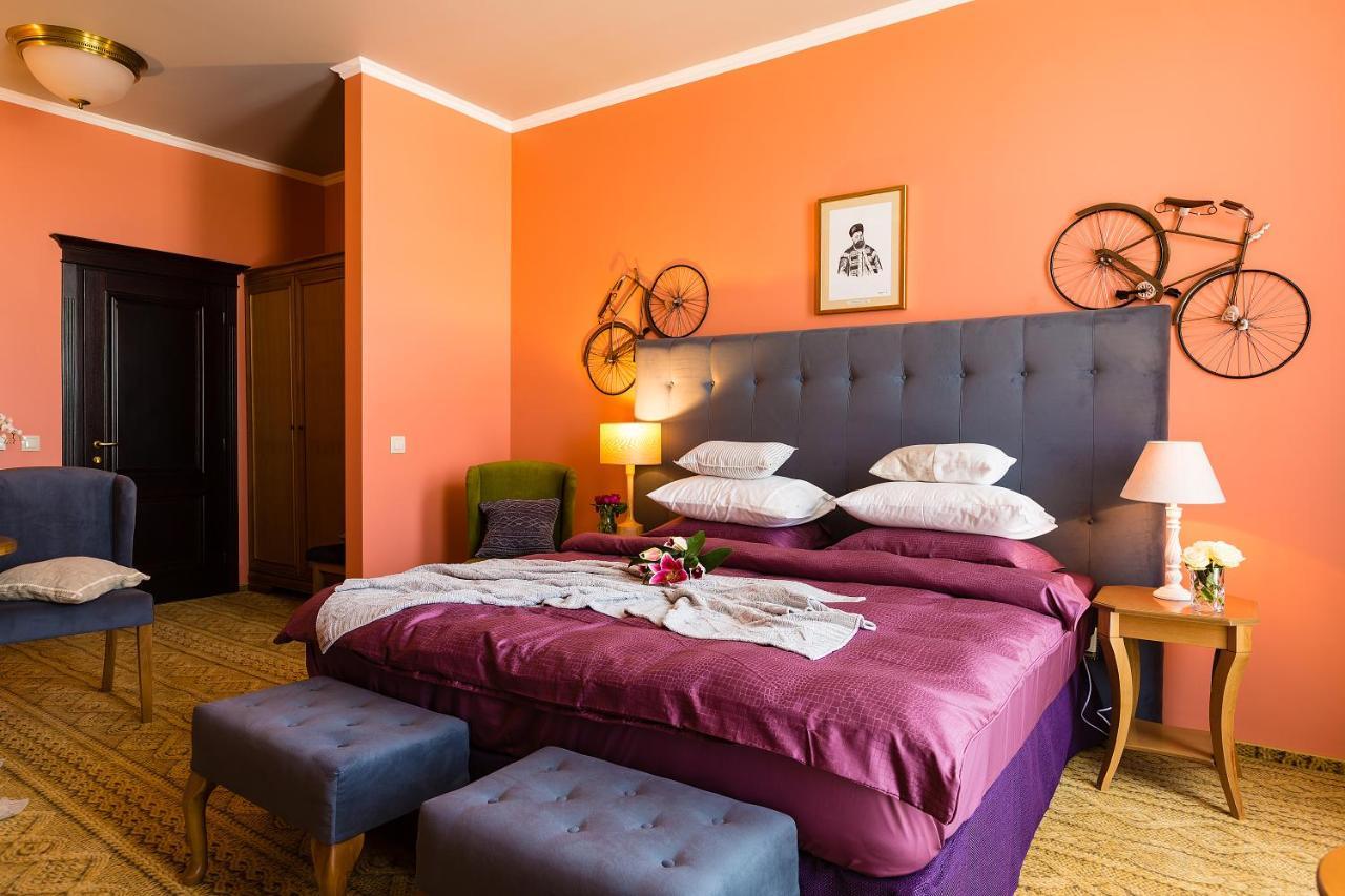 Country Spa Retreat Sznagov Kültér fotó A bedroom