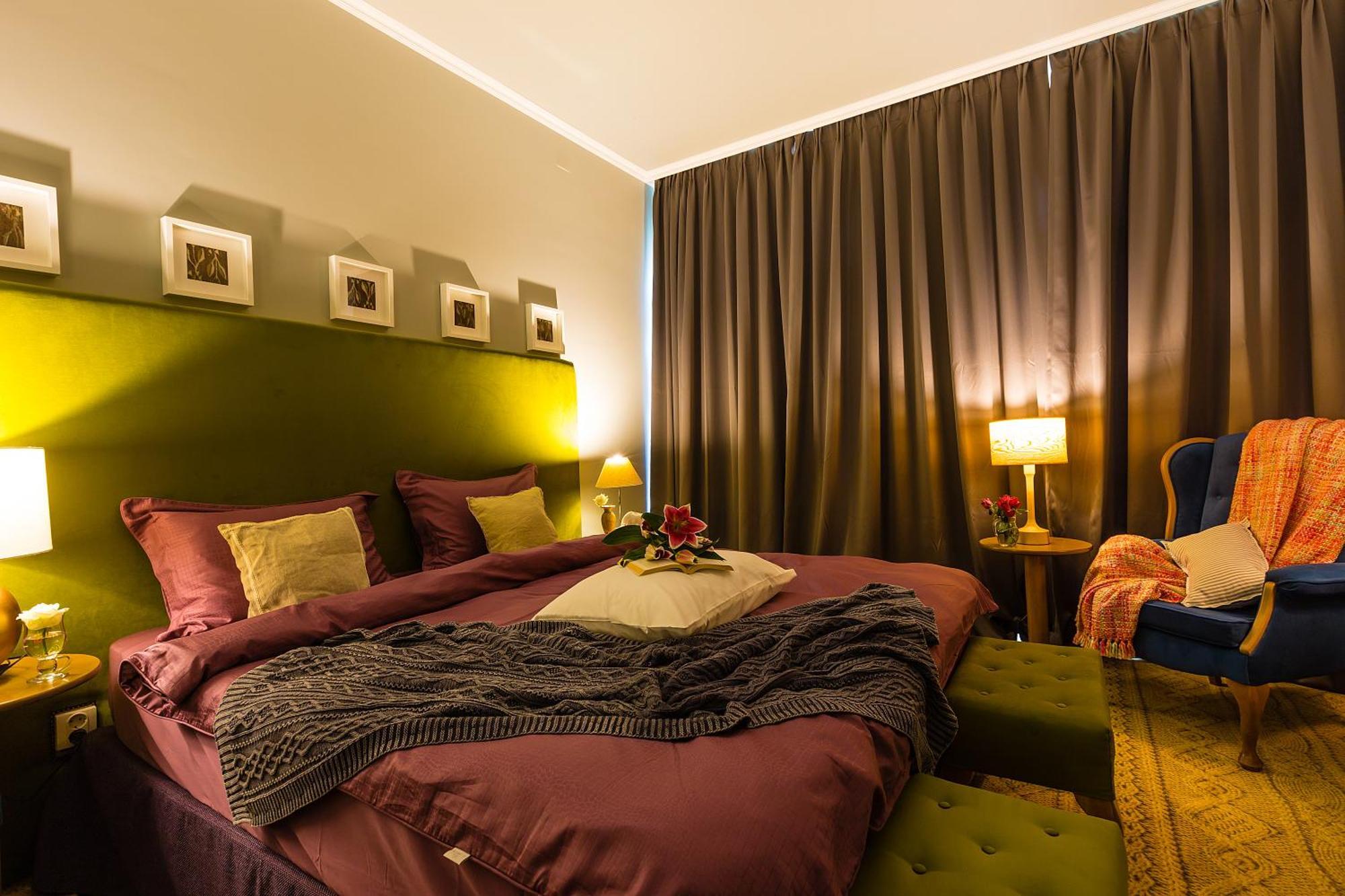 Country Spa Retreat Sznagov Kültér fotó A bedroom