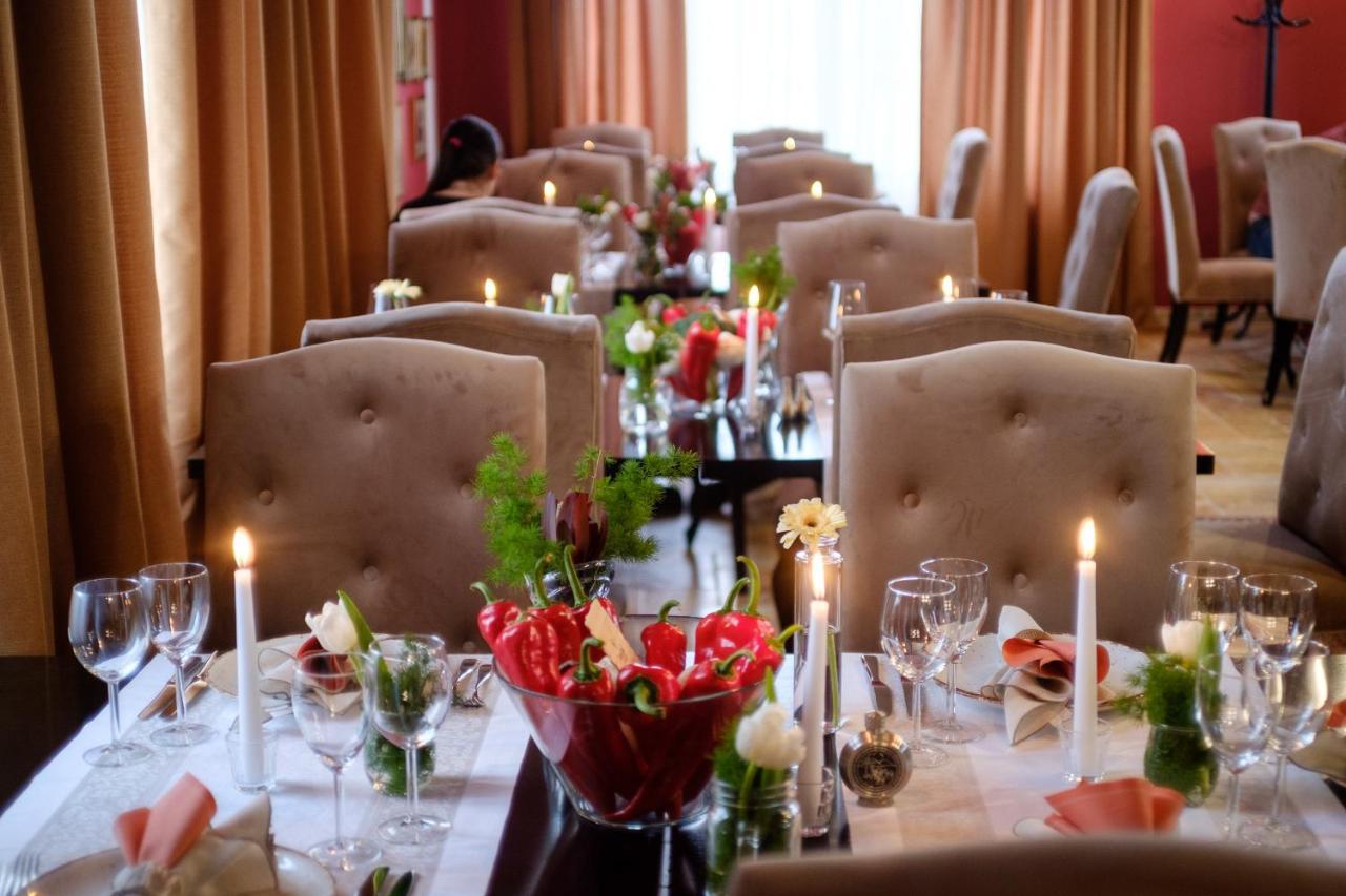Country Spa Retreat Sznagov Kültér fotó A table set for a dinner party
